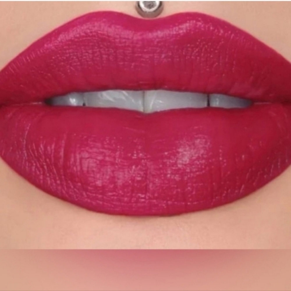 JEFFREE STAR VELVET TRAP LIPSTICK in Entrapment